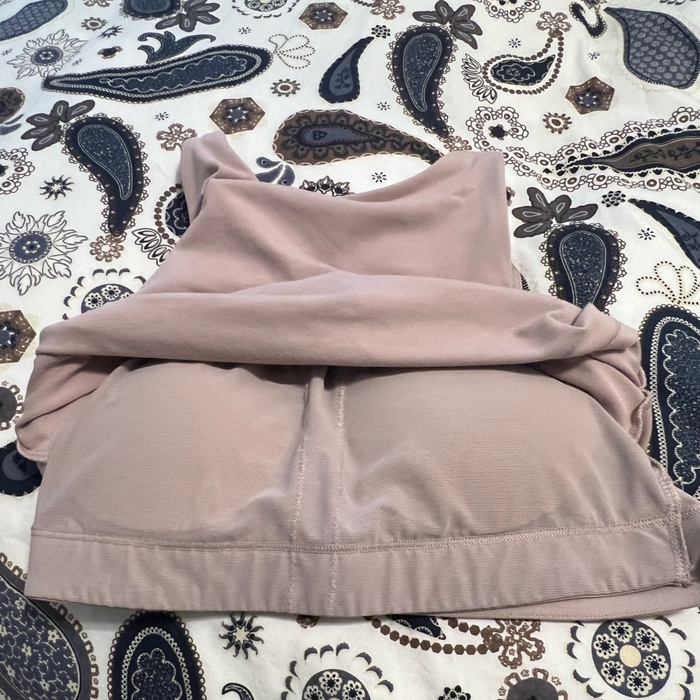 Matching Old Navy workout set size S. NWT green bike shorts, 2 longline bras - Picture 11 of 15